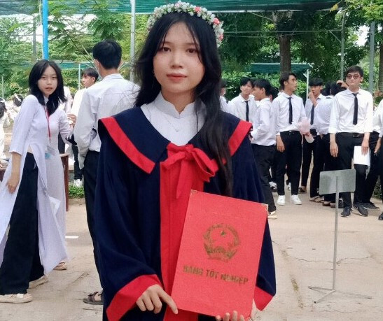 Trần Hồ Mỹ Oanh là thủ khoa đầu vào ngành Ngôn ngữ Hàn Quốc trường ĐH Sư phạm TP. HCM. (Ảnh: NVCC) Trần Hồ Mỹ Oanh là thủ khoa đầu vào ngành Ngôn ngữ Hàn Quốc trường ĐH Sư phạm TP. HCM. (Ảnh: NVCC)