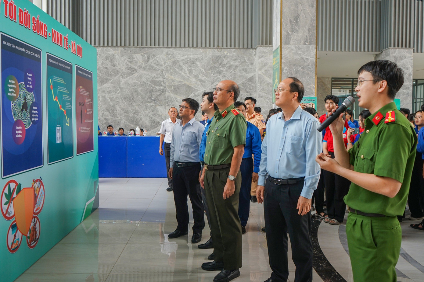 Triển lãm này là nơi trưng bày rất nhiều hình ảnh và tác hại do ma tuý gây ra, giúp cho nhiều bạn trẻ nhận thức rõ tội phạm về nạn ma túy là vấn đề toàn cầu mang tính cấp bách, gây ảnh hưởng nghiêm trọng đến sức khỏe cộng đồng và nền kinh tế, xã hội của mỗi quốc gia.
