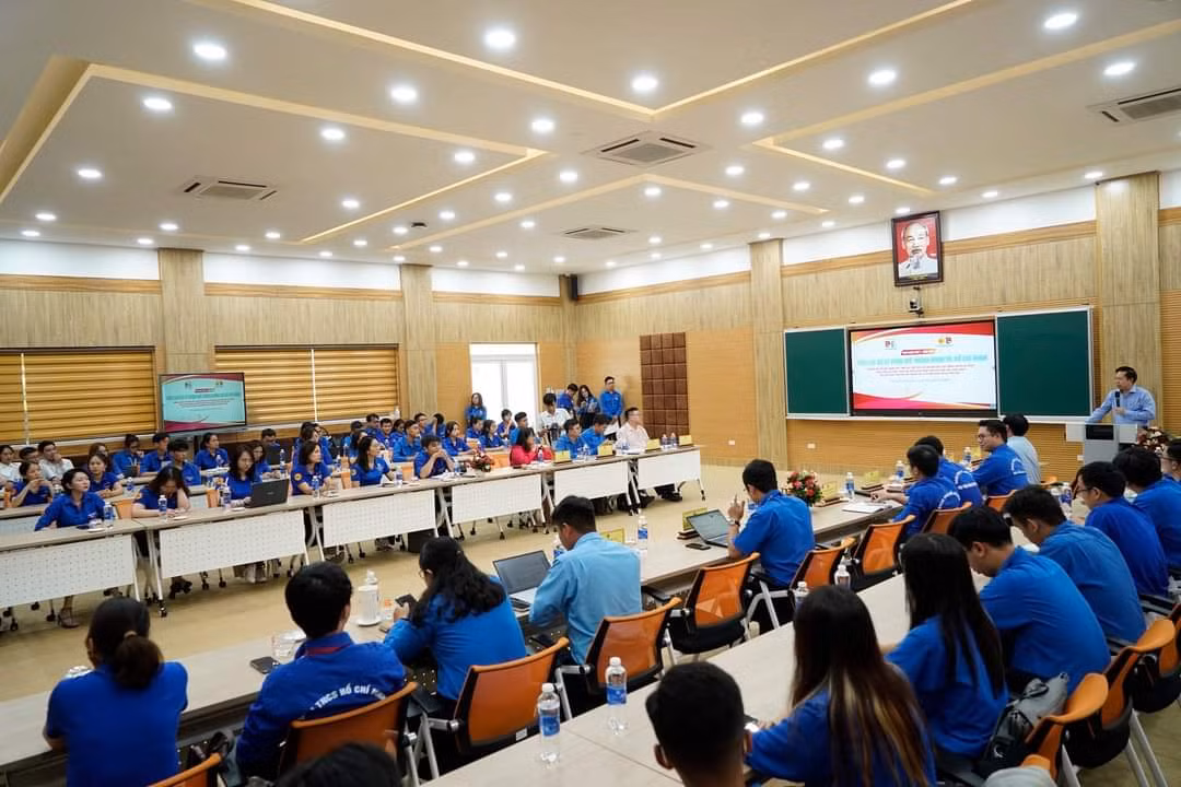 Quang cảnh tại buổi sinh hoạt chuyên đề. (Ảnh: TLTĐ)