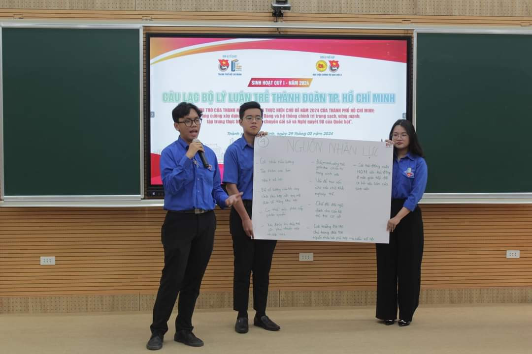 Đoàn viên, sinh viên cùng thảo luận tại buổi sinh hoạt chuyên đề. (Ảnh: TLTĐ) Đoàn viên, sinh viên cùng thảo luận tại buổi sinh hoạt chuyên đề. (Ảnh: TLTĐ)