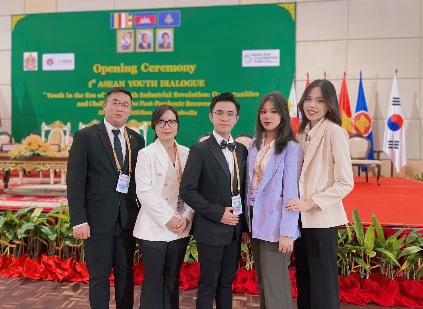 Lập Phúc (thứ ba, từ phải qua) tham gia thường xuyên các chương trình giao lưu quốc tế. Lập Phúc (thứ ba, từ phải qua) tham gia thường xuyên các chương trình giao lưu quốc tế.