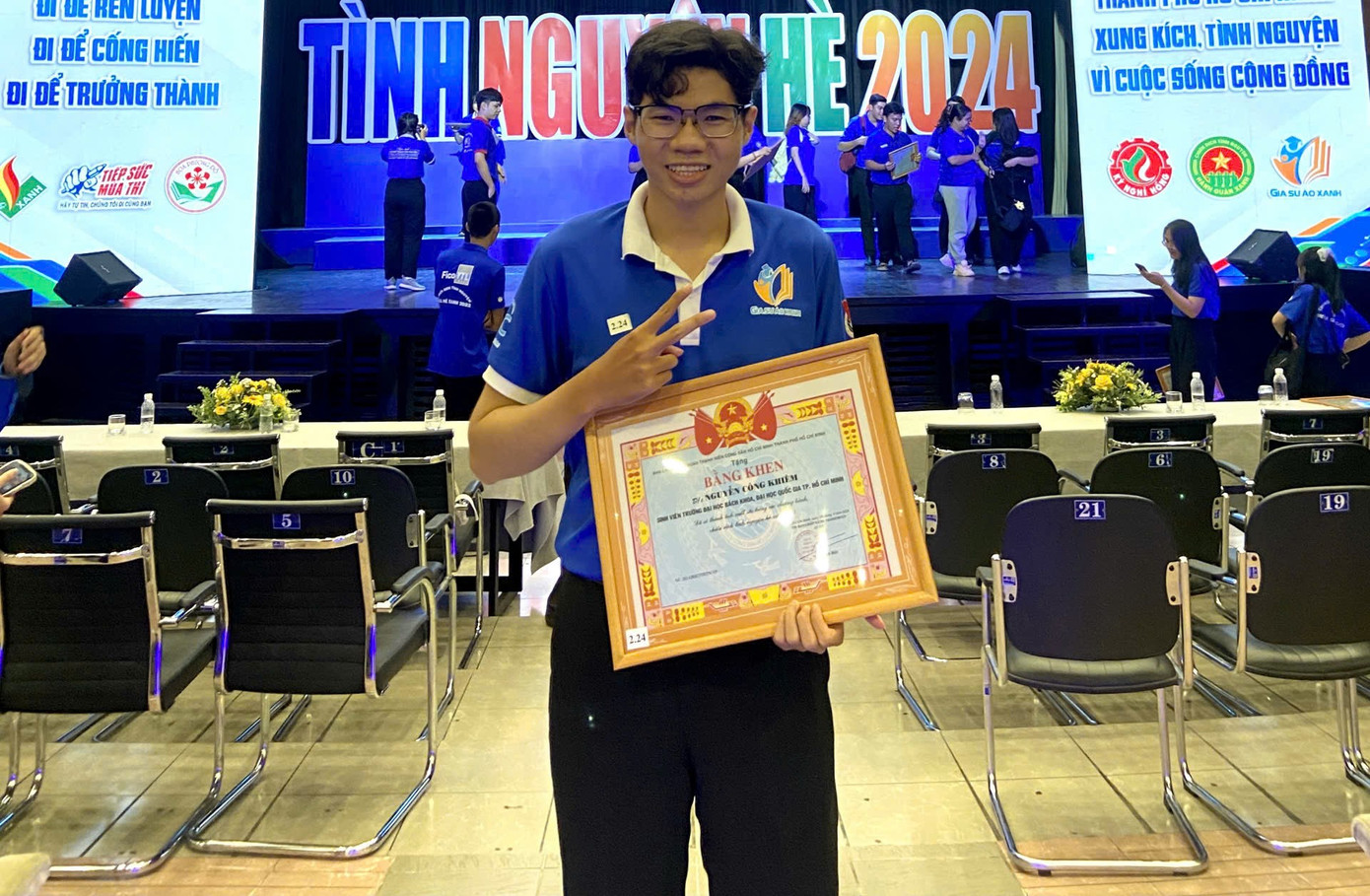 Công Khiêm nhận được nhiều bằng khen của Thành Đoàn, Hội Sinh viên TP. HCM.