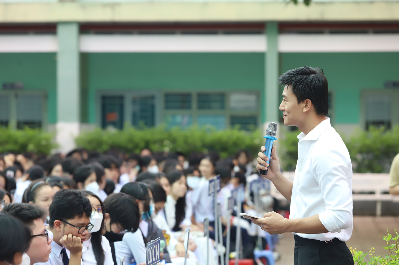 Diễn viên Hiếu Nguyễn làm MC tại chương trình. (Ảnh: Ngô Tùng)