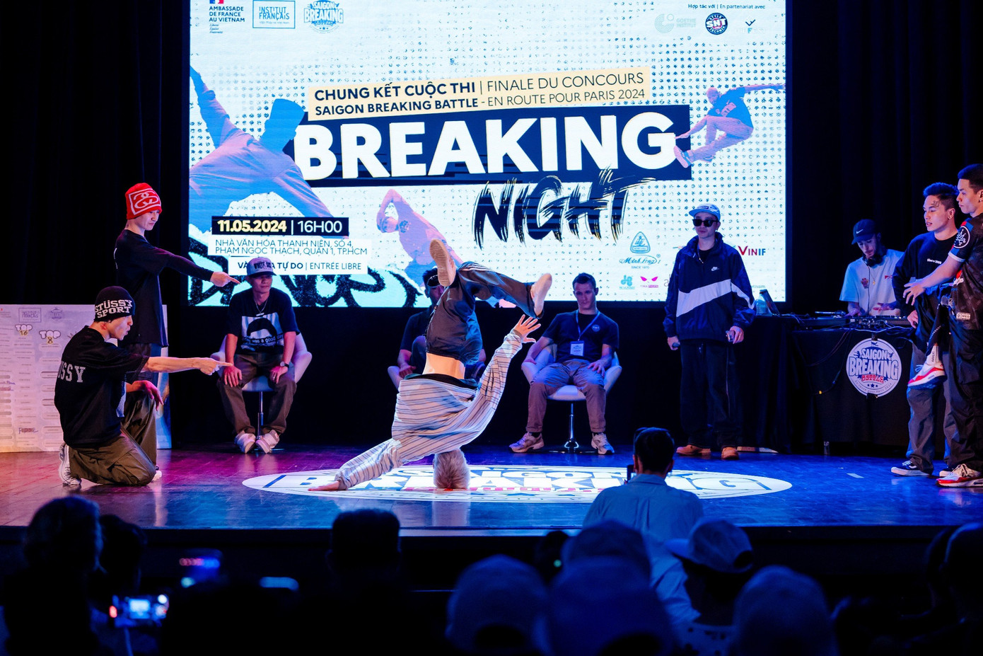 Đội Fido Crew so tài với đội The Last Battle. Đội Fido Crew so tài với đội The Last Battle.