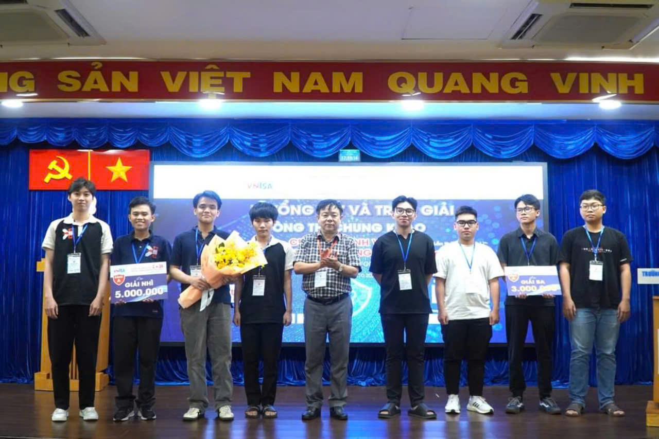 Đội PwnlyFans nhận giải Nhì và đội Hanni Fanclub nhận giải Ba tại cuộc thi.