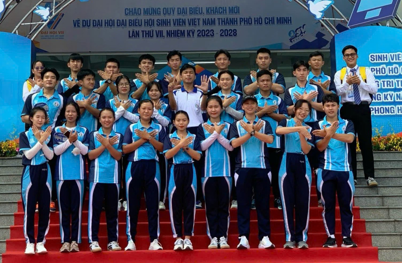 Sinh viên trường ĐH Sư phạm Thể dục Thể thao TP. HCM tiên phong trong việc thực hiện dự án để trở thành những 'Sinh viên khỏe' toàn diện. Sinh viên trường ĐH Sư phạm Thể dục Thể thao TP. HCM tiên phong trong việc thực hiện dự án để trở thành những 'Sinh viên khỏe' toàn diện.