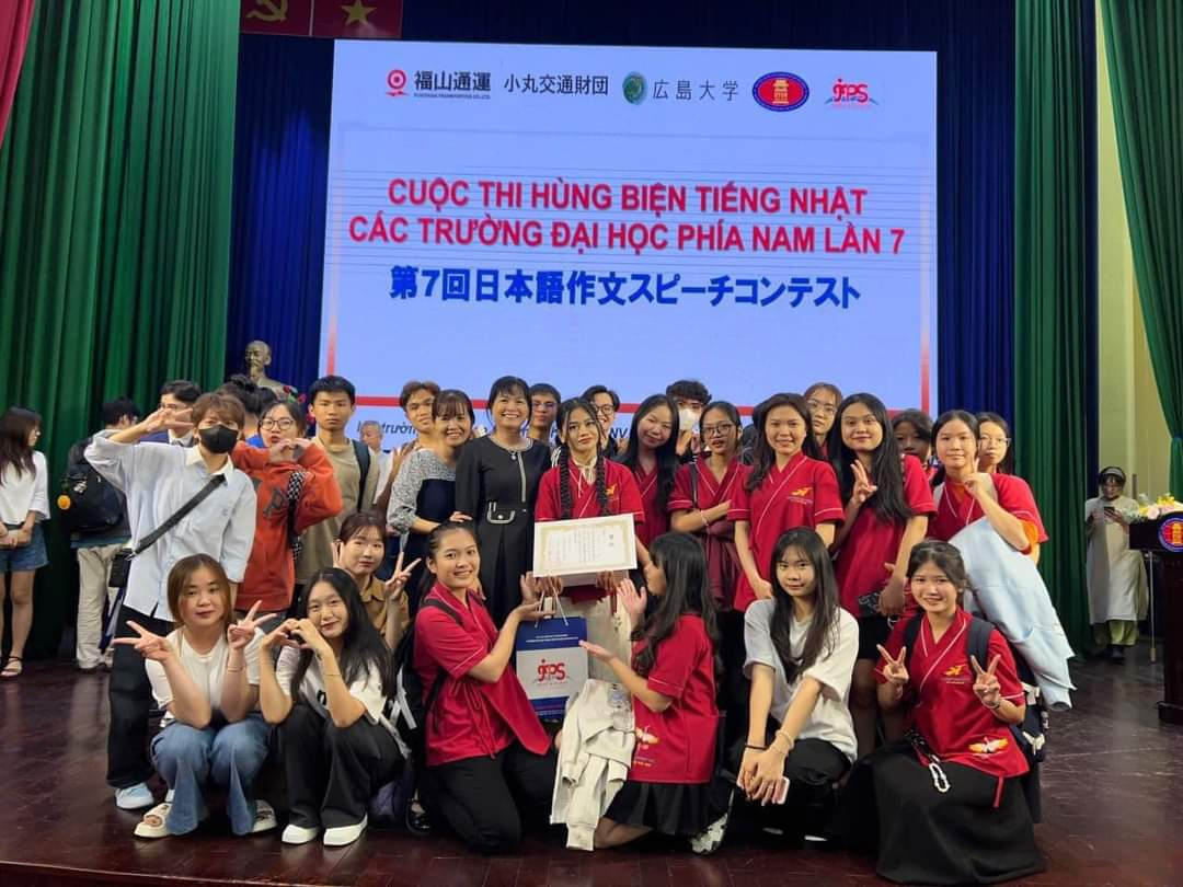 Nữ luôn biết ơn thầy cô và bạn bè đã hỗ trợ và động viên mình trong quá trình tham gia cuộc thi.