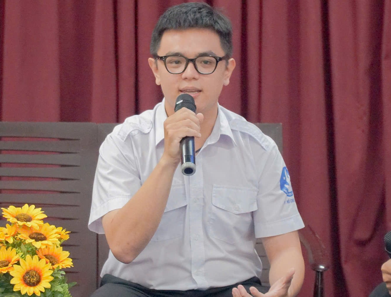 Anh Trương Đăng Quang giải đáp các thắc mắc của các bạn sinh viên tại chương trình. Anh Trương Đăng Quang giải đáp các thắc mắc của các bạn sinh viên tại chương trình.