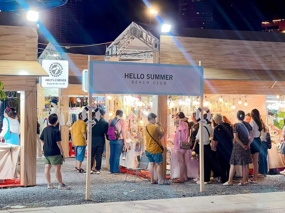 Phiên chợ diễn ra 10 ngày từ ngày 26/4 – 5/5, người tham gia không mất vé vào cổng. (Ảnh: Hello Weekend Market) Phiên chợ diễn ra 10 ngày từ ngày 26/4 – 5/5, người tham gia không mất vé vào cổng. (Ảnh: Hello Weekend Market)