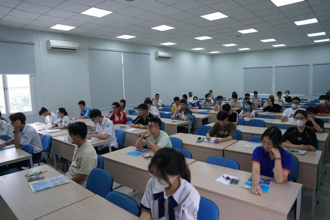 Thí sinh tham gia Kỳ thi Đánh giá năng lực đợt 2, năm 2024 do ĐHQG TP. HCM tổ chức.