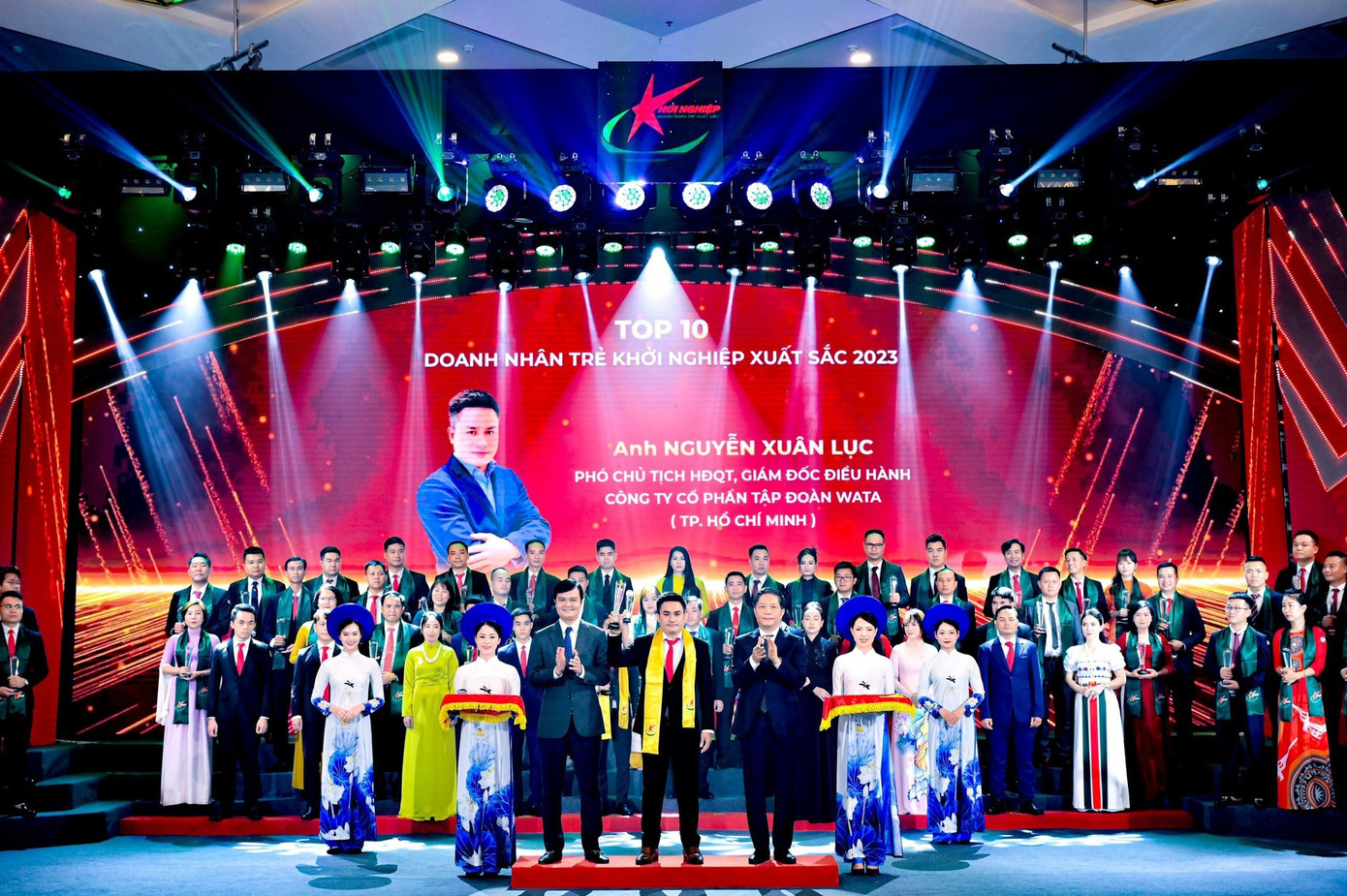 Doanh nhân trẻ Nguyễn Xuân Lục đạt Danh hiệu Top10 'Doanh nhân trẻ khởi nghiệp xuất sắc 2023', do T.Ư Hội LHTN Việt Nam, T.Ư Hội Doanh nhân trẻ Việt Nam trao tặng vào tháng 7/2023. (Ảnh: NVCC) Doanh nhân trẻ Nguyễn Xuân Lục đạt Danh hiệu Top10 'Doanh nhân trẻ khởi nghiệp xuất sắc 2023', do T.Ư Hội LHTN Việt Nam, T.Ư Hội Doanh nhân trẻ Việt Nam trao tặng vào tháng 7/2023. (Ảnh: NVCC)