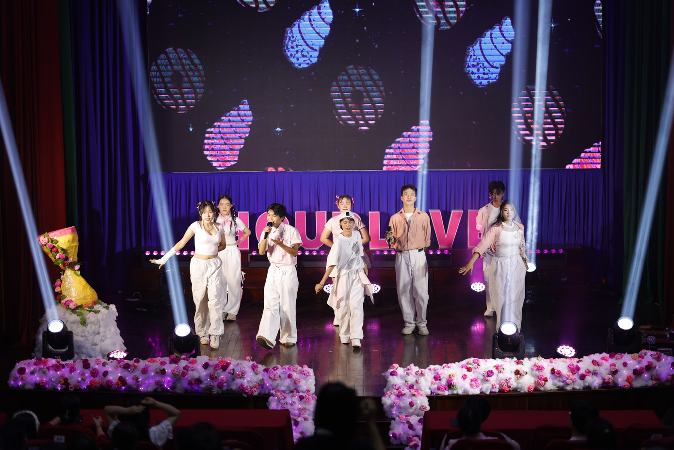 Những tiết mục nhảy sôi động tại chương trình. (Ảnh: Anh Kiệt) Những tiết mục nhảy sôi động tại chương trình. (Ảnh: Anh Kiệt)