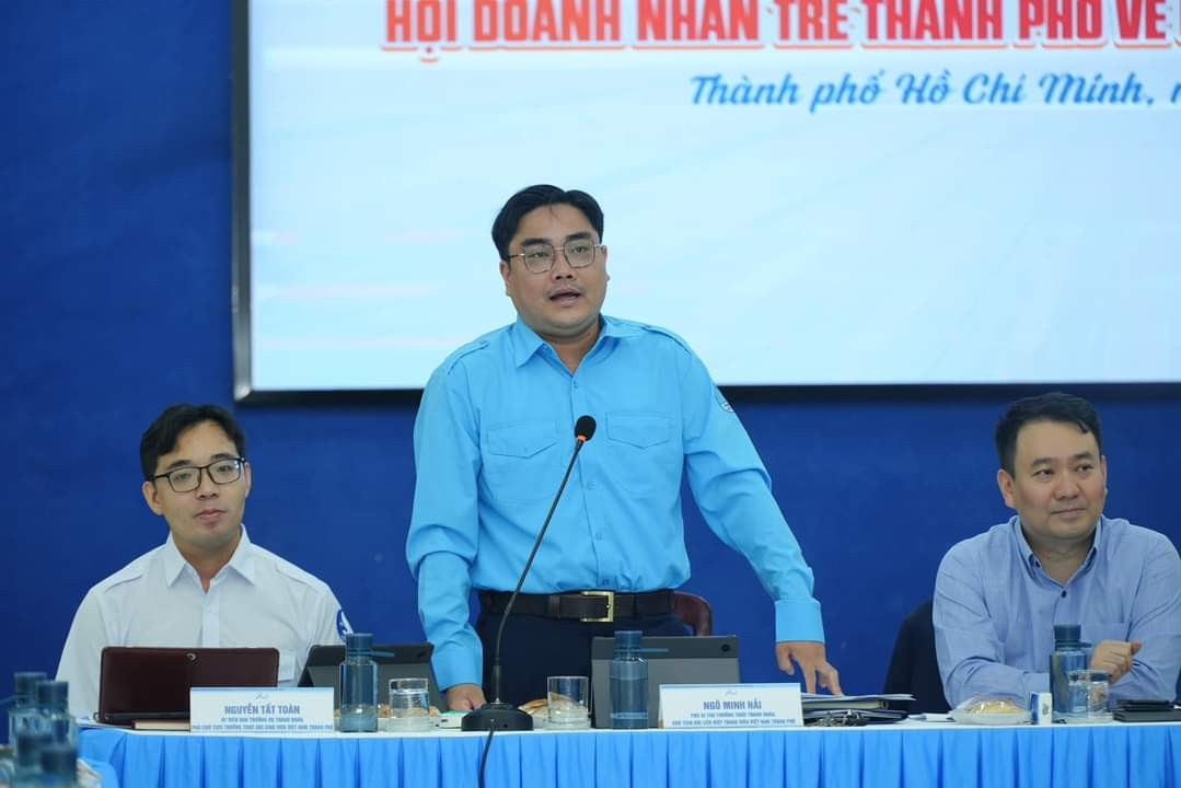 Anh Ngô Minh Hải - Phó Bí thư Thường trực Thành Đoàn, Chủ tịch Hội LHTN TP. HCM phát biểu tại Hội nghị. (Ảnh: TLTĐ)