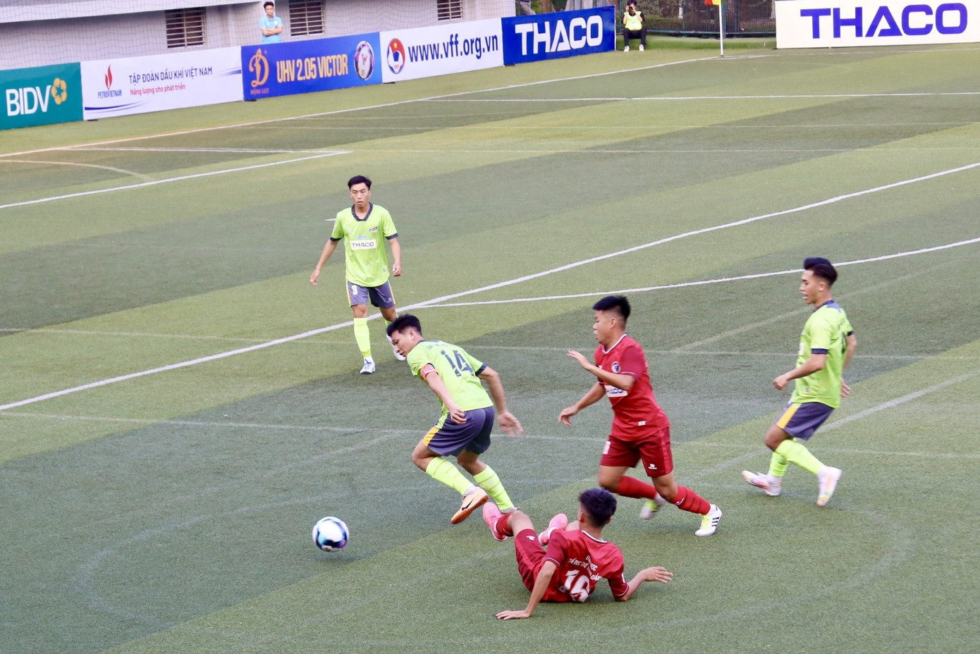 Sau khi khai mạc, các trận tranh tài đã diễn ra sôi nổi. (Ảnh: N. Hiển) Sau khi khai mạc, các trận tranh tài đã diễn ra sôi nổi. (Ảnh: N. Hiển)