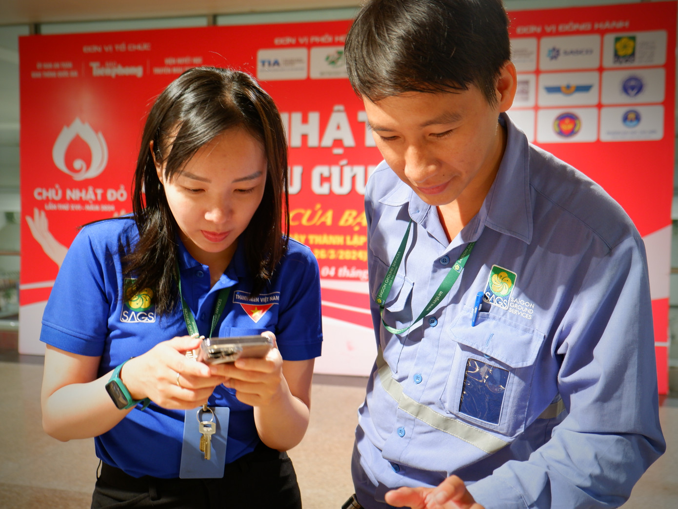 Rất đông các bạn đoàn viên, thanh niên cùng hưởng ứng Ngày hội hiến máu &apos;Chủ nhật Đỏ&apos;.