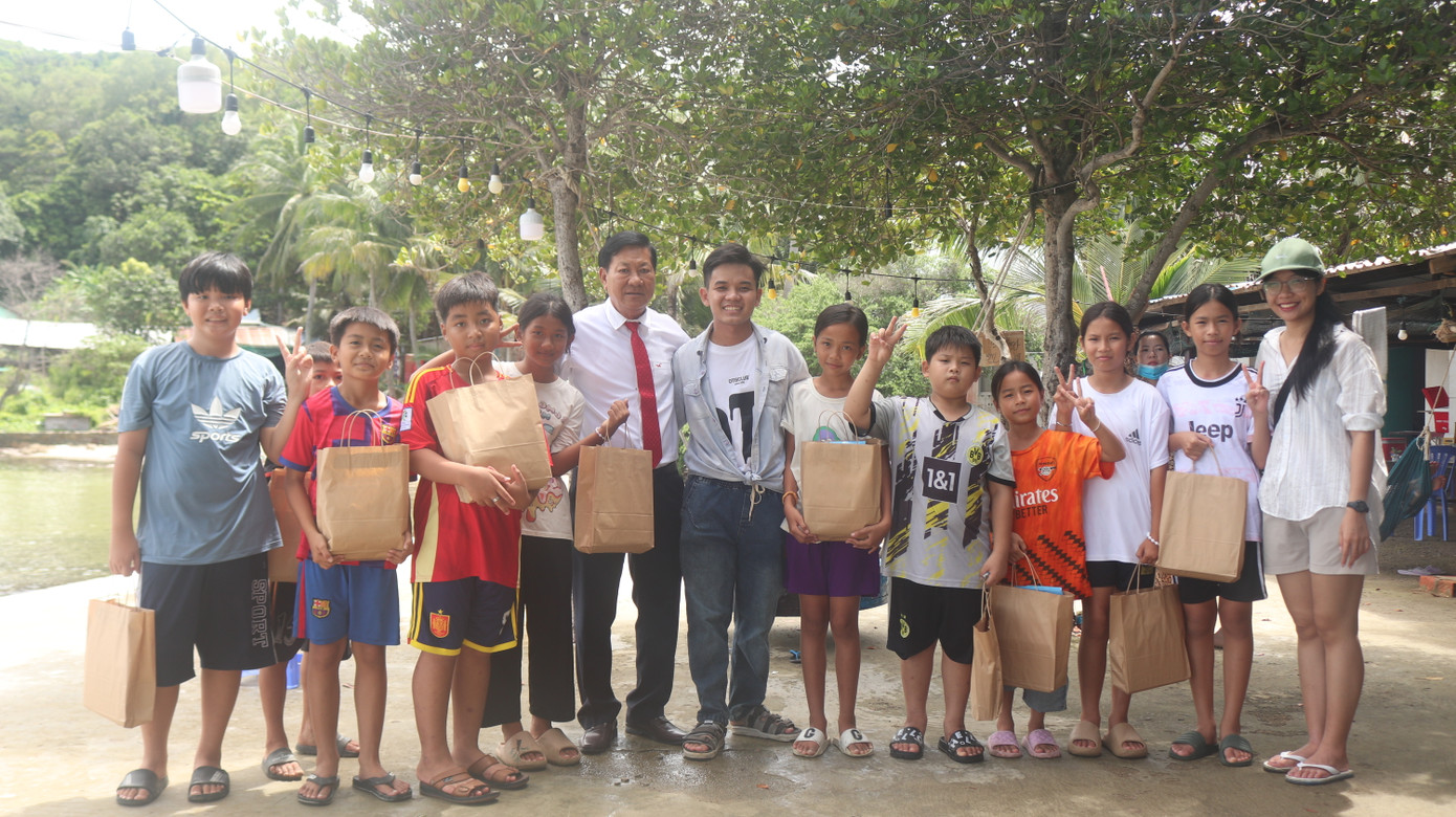 Dẫu gặp nhiều khó khăn nhưng khát vọng đem hạnh phúc đến trẻ em của “Đồng Kiến” chưa bao giờ ngừng lại. (Ảnh: NVCC)