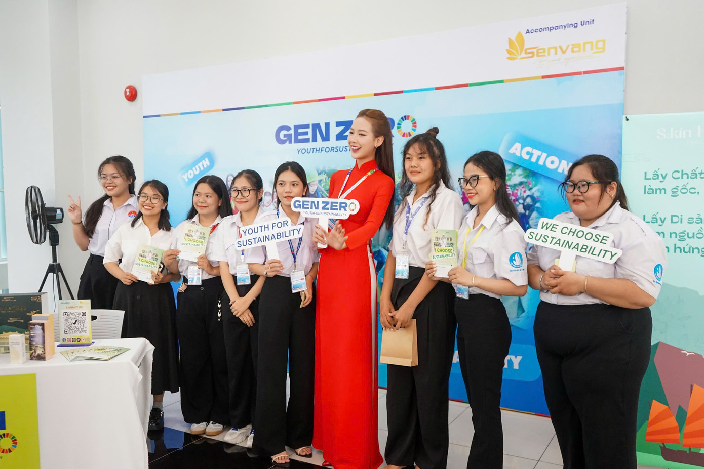 Hoa hậu Lê Nguyễn Bảo Ngọc giao lưu với các sinh viên tại lễ khai mạc Liên hoan Sinh viên Thế giới. Hoa hậu Lê Nguyễn Bảo Ngọc giao lưu với các sinh viên tại lễ khai mạc Liên hoan Sinh viên Thế giới.