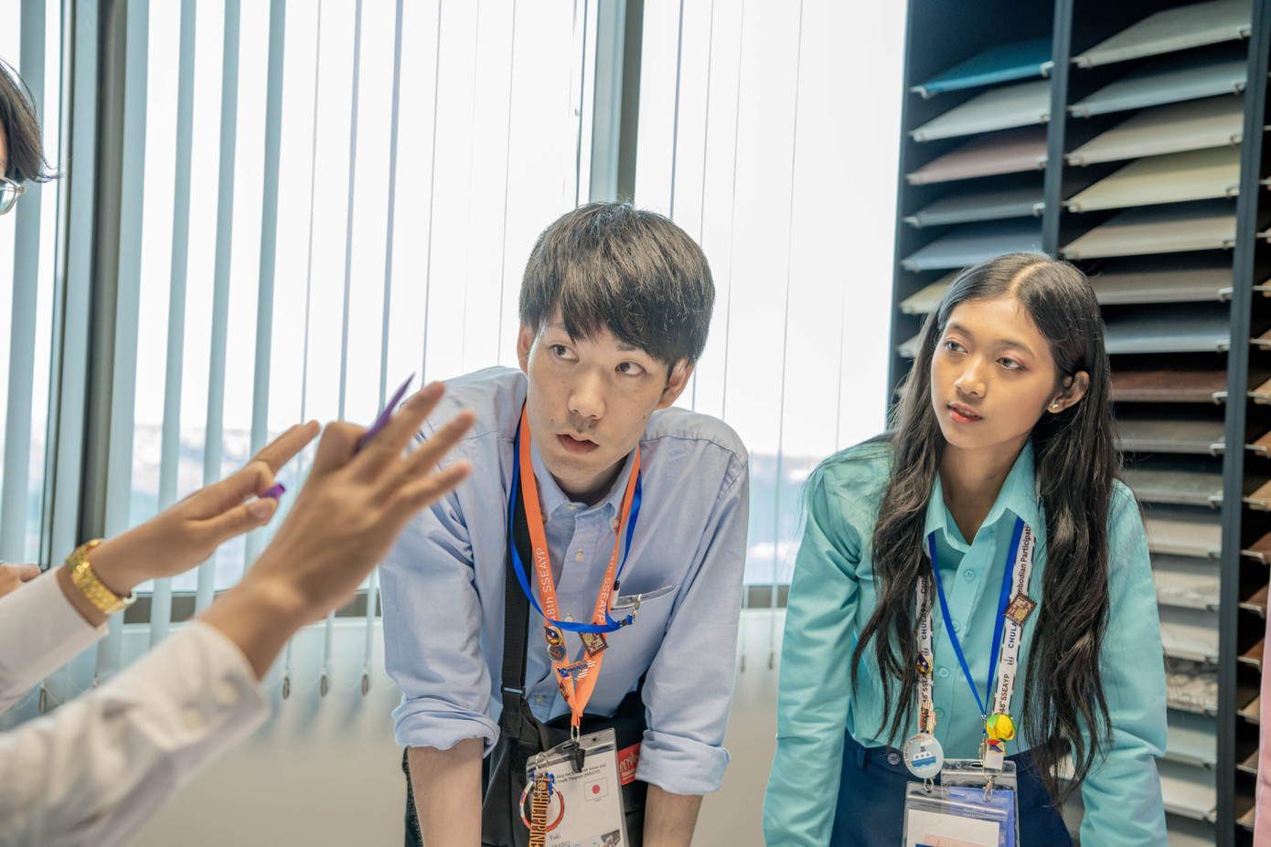 Đoàn SSEAYP 2024 tranh biện về thực thi chống biến đổi khí hậu.