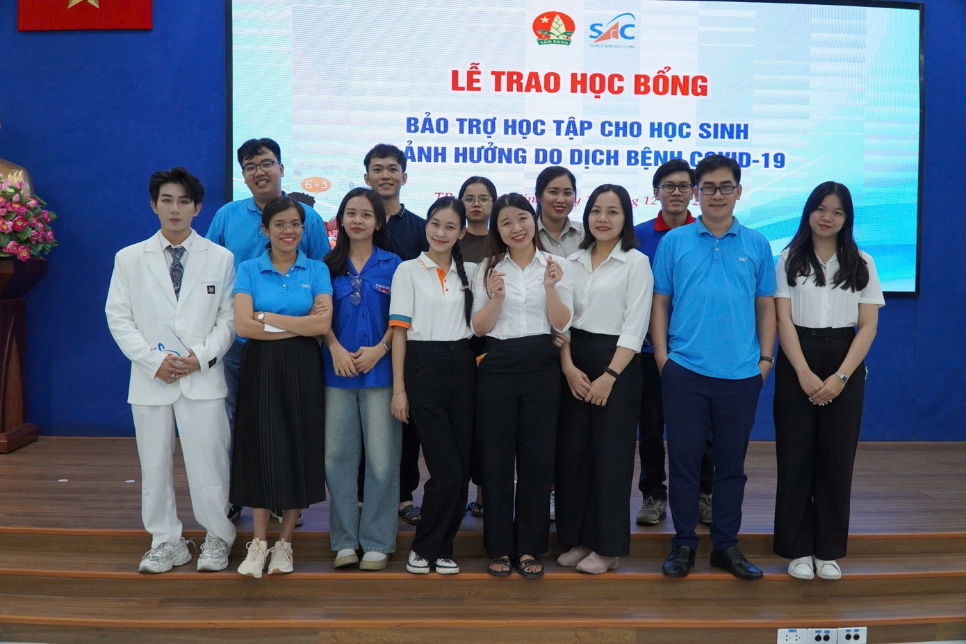 Tuyết Tâm tham gia tình nguyện, hỗ trợ lễ trao Học bổng bảo trợ học sinh bị ảnh hưởng do dịch COVID-19.