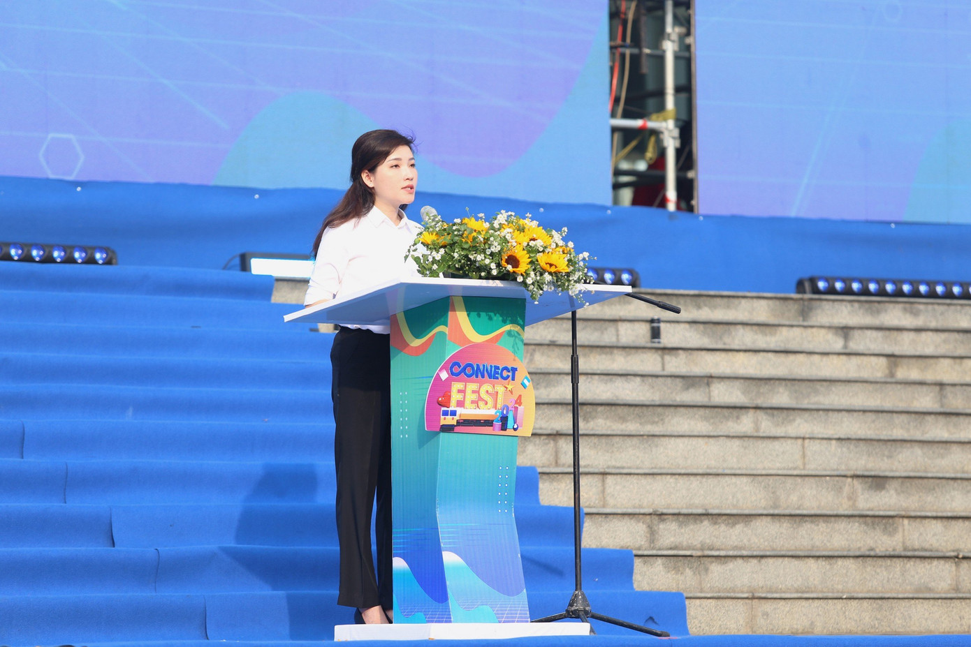 Chị Hồ Hồng Nguyên - Ủy viên Ban Thường vụ T.Ư Đoàn, Phó Chủ tịch T.Ư Hội Sinh viên Việt Nam phát biểu tại "Ngày hội Học sinh, sinh viên toàn quốc - CONNECT FEST 2024". (Ảnh: Ngô Tùng) Chị Hồ Hồng Nguyên - Ủy viên Ban Thường vụ T.Ư Đoàn, Phó Chủ tịch T.Ư Hội Sinh viên Việt Nam phát biểu tại "Ngày hội Học sinh, sinh viên toàn quốc - CONNECT FEST 2024". (Ảnh: Ngô Tùng)