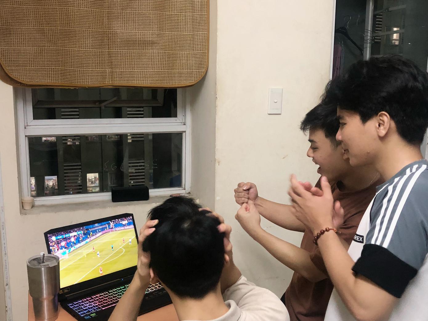 Bạn trẻ sắp xếp lịch để có thời gian thưởng thức những trận bóng Giải vô địch bóng đá châu Âu 2024 mà mình yêu thích. Bạn trẻ sắp xếp lịch để có thời gian thưởng thức những trận bóng Giải vô địch bóng đá châu Âu 2024 mà mình yêu thích.