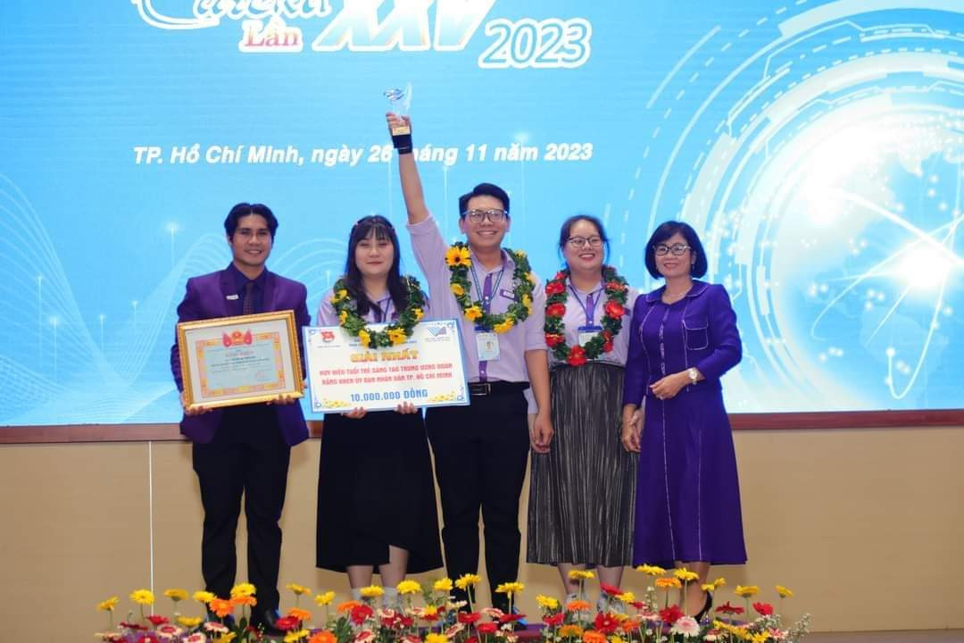 Hành trình nghiên cứu khoa học của nhóm bạn trẻ đã giành được thành quả xứng đáng. (Ảnh: NVCC) Hành trình nghiên cứu khoa học của nhóm bạn trẻ đã giành được thành quả xứng đáng. (Ảnh: NVCC)