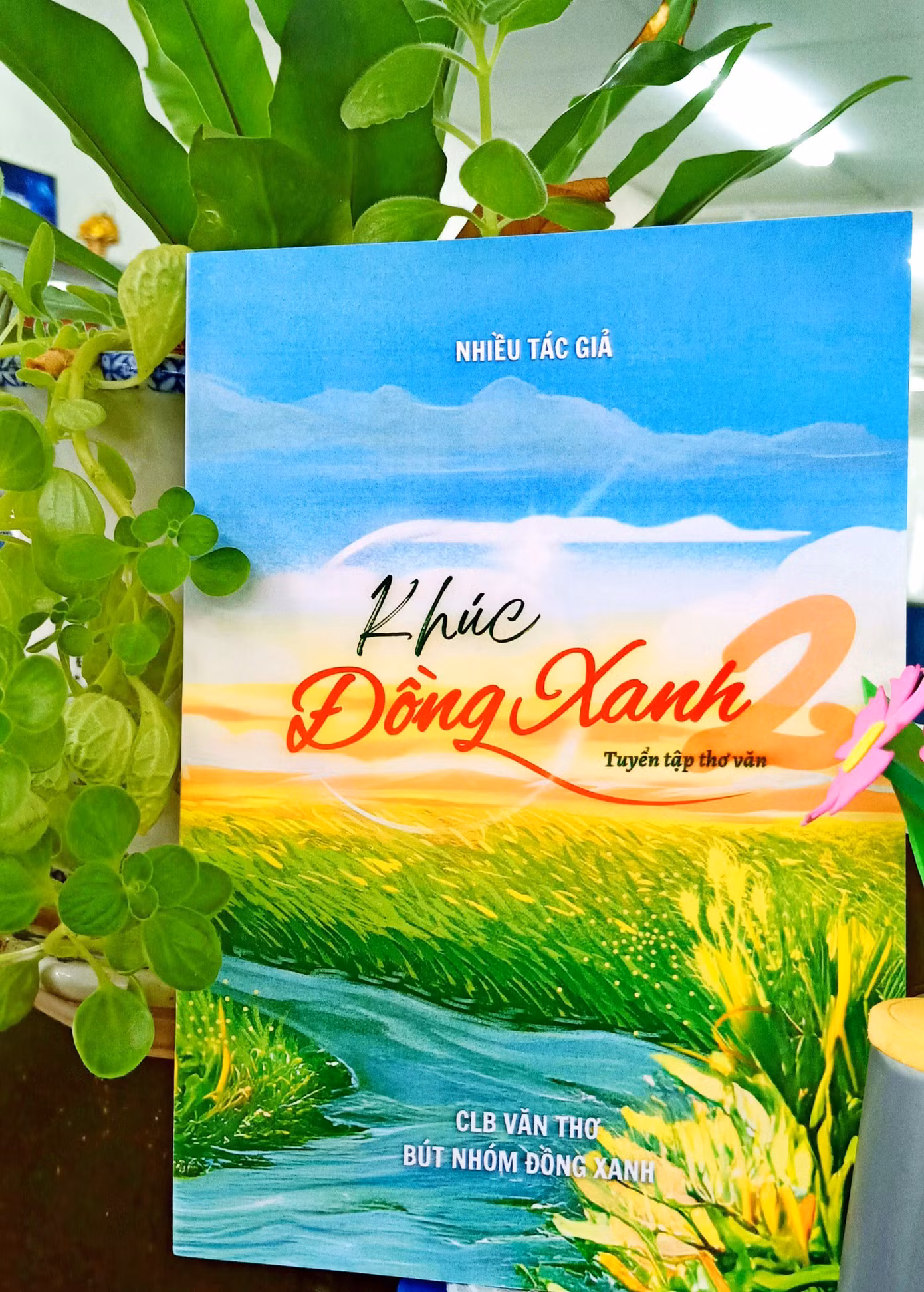 Một tập sách của của các tác giả trẻ 'Bút nhóm Đồng Xanh'. Một tập sách của của các tác giả trẻ 'Bút nhóm Đồng Xanh'.