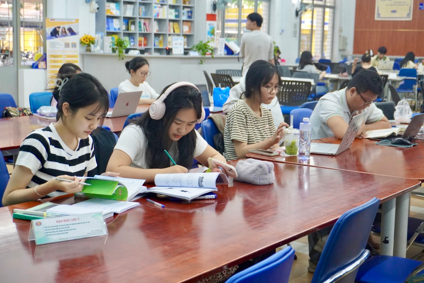 Tân sinh viên có nhiều dự định cho năm thứ nhất đại học. Tân sinh viên có nhiều dự định cho năm thứ nhất đại học.