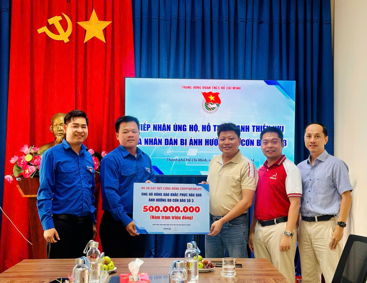 Văn phòng T.Ư Đoàn phía Nam tiếp nhận ủng hộ.