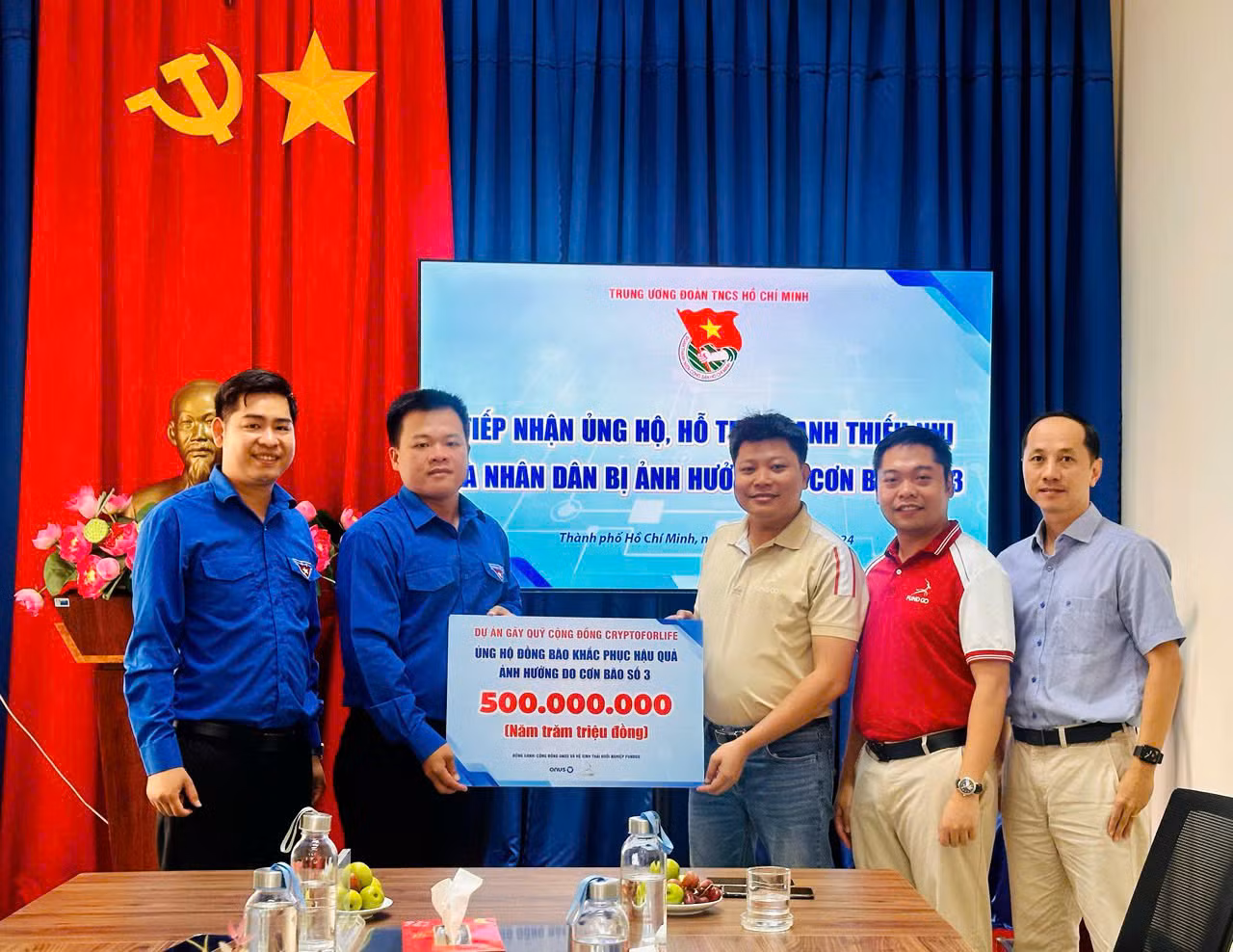 Văn phòng T.Ư Đoàn phía Nam tiếp nhận ủng hộ.