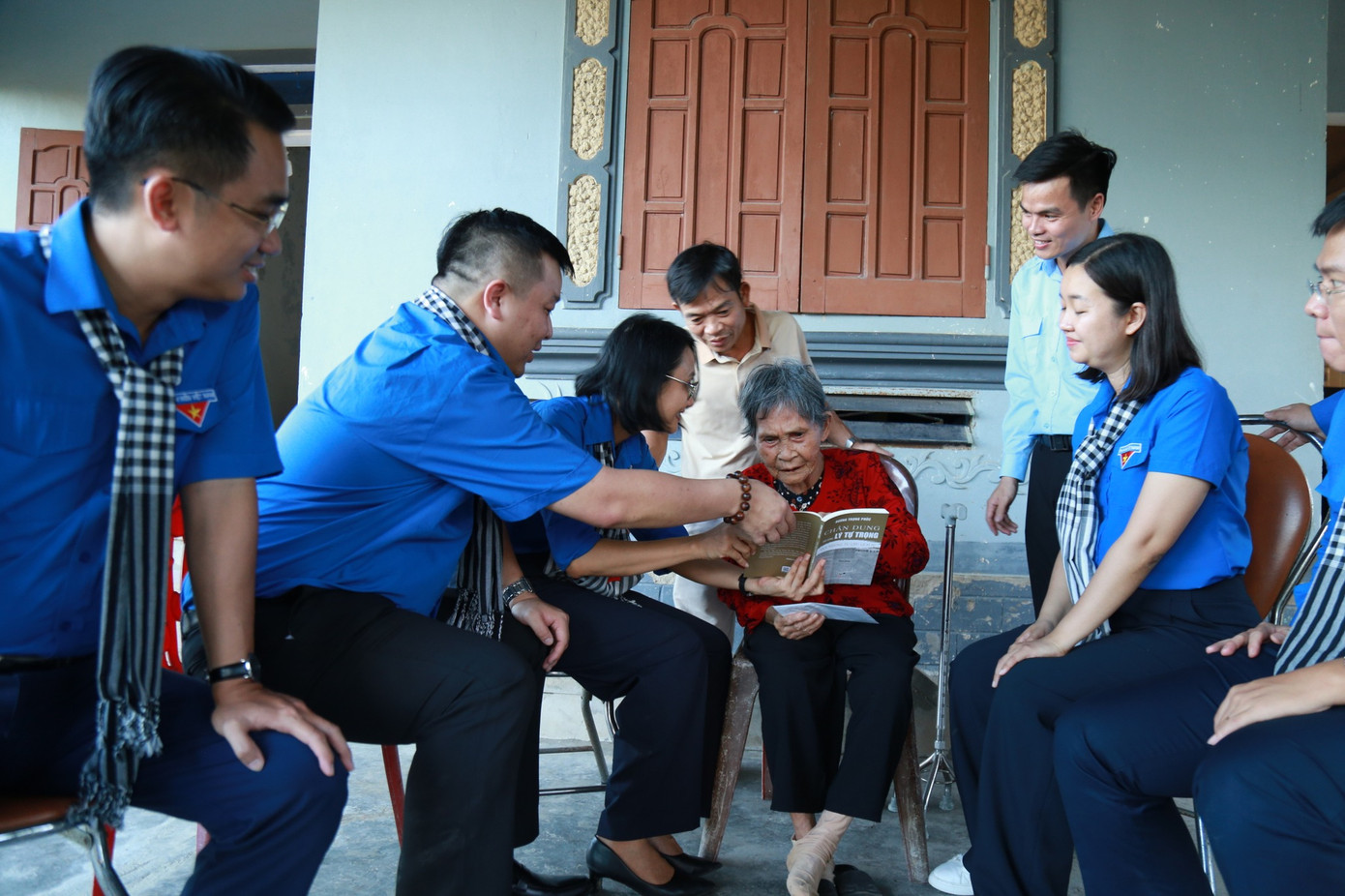 Hoạt động đền ơn đáp nghĩa của Thành Đoàn TP. HCM trong dịp này. Hoạt động đền ơn đáp nghĩa của Thành Đoàn TP. HCM trong dịp này.