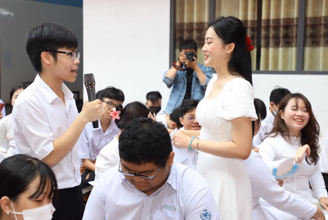 Một bạn học sinh chia sẻ tại chương trình. (Ảnh: Ngô Tùng) Một bạn học sinh chia sẻ tại chương trình. (Ảnh: Ngô Tùng)