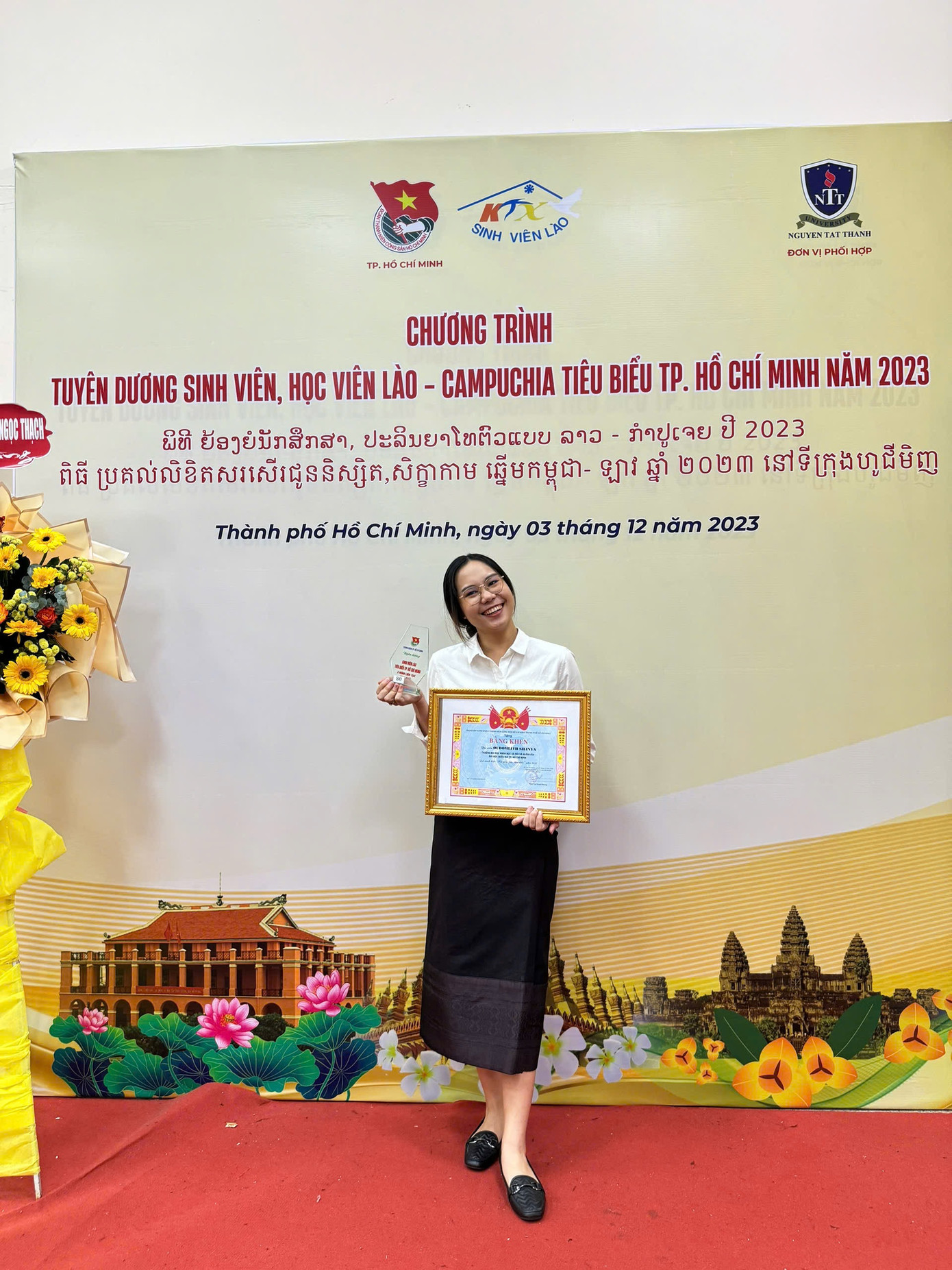 Thimahaxay Roungvilay nhận được nhiều bằng khen của Hội Sinh viên TP. HCM.