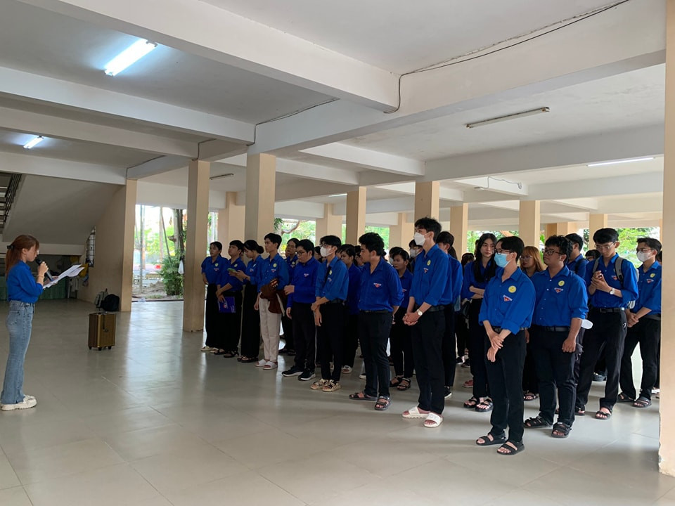 Các bạn sinh viên Liên Chi hội Sinh viên khoa Sư phạm (trường ĐH An Giang) ra quân Tháng Thanh niên. Các bạn sinh viên Liên Chi hội Sinh viên khoa Sư phạm (trường ĐH An Giang) ra quân Tháng Thanh niên.