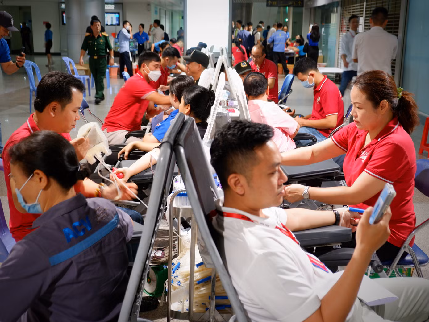 Đồng hành với Công đoàn - Đoàn Thanh niên Cảng hàng không Quốc tế Tân Sơn Nhất, còn có các đơn vị: Công đoàn - Đoàn Thanh niên Tổng Công ty Cảng Hàng không Việt Nam, Cảng vụ Hàng không miền Nam, Công ty cổ phần phục vụ mặt đất Sài Gòn, Công ty CP DV Hàng không sân bay Tân Sơn Nhất, Công ty Autogrill VFS F&amp;B, Chi cục Hải quan Cửa khẩu sân bay Quốc tế Tân Sơn Nhất, Công ty Quản lý bay miền Nam, Trung tâm Khí tượng hàng không Tân Sơn Nhất, Công ty CP Thương mại Xăng dầu Tân Sơn Nhất...