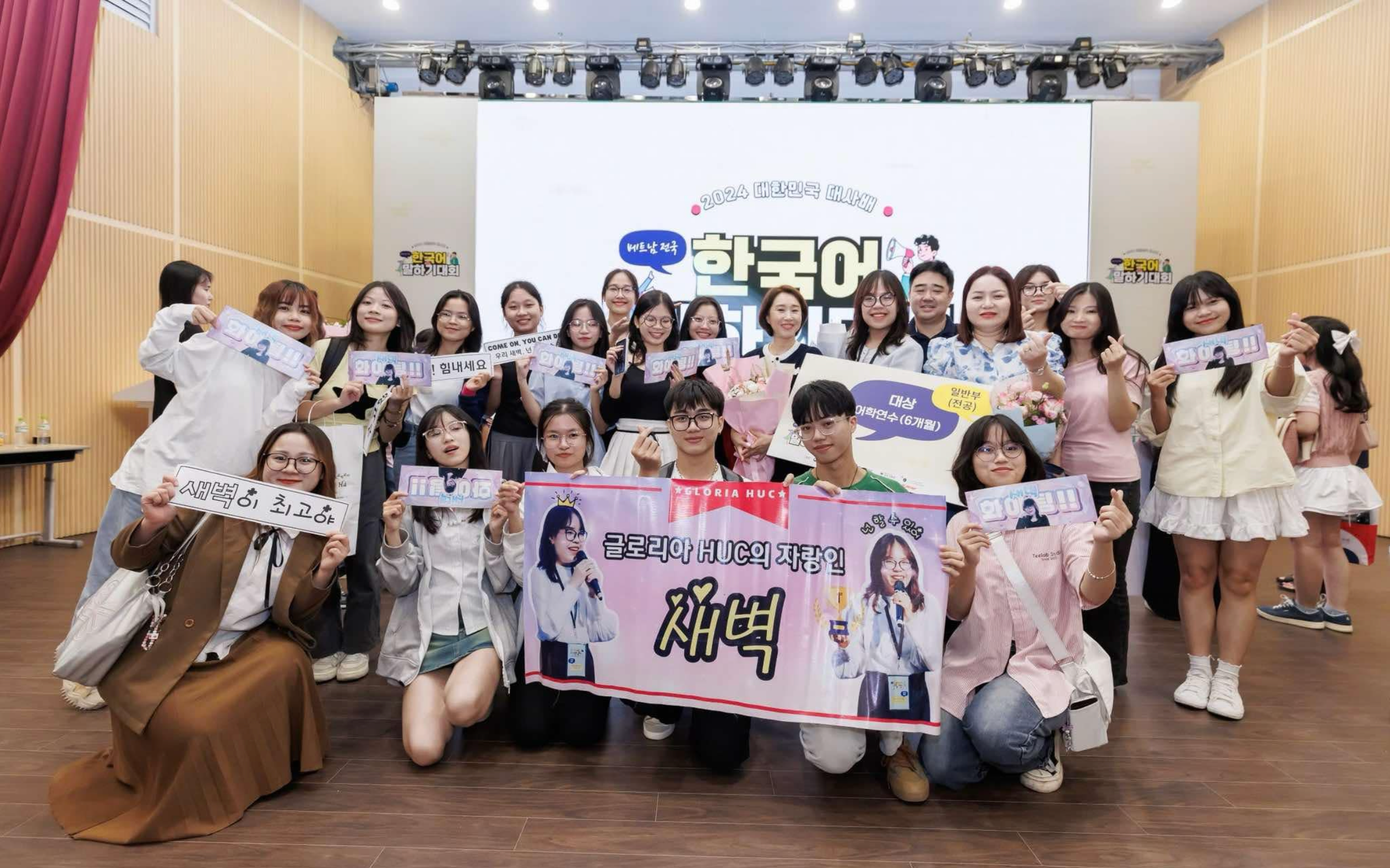 Bạn bè, người thân cổ vũ và chia sẻ niềm vui cùng Thu Tâm. (Ảnh: NVCC) Bạn bè, người thân cổ vũ và chia sẻ niềm vui cùng Thu Tâm. (Ảnh: NVCC)