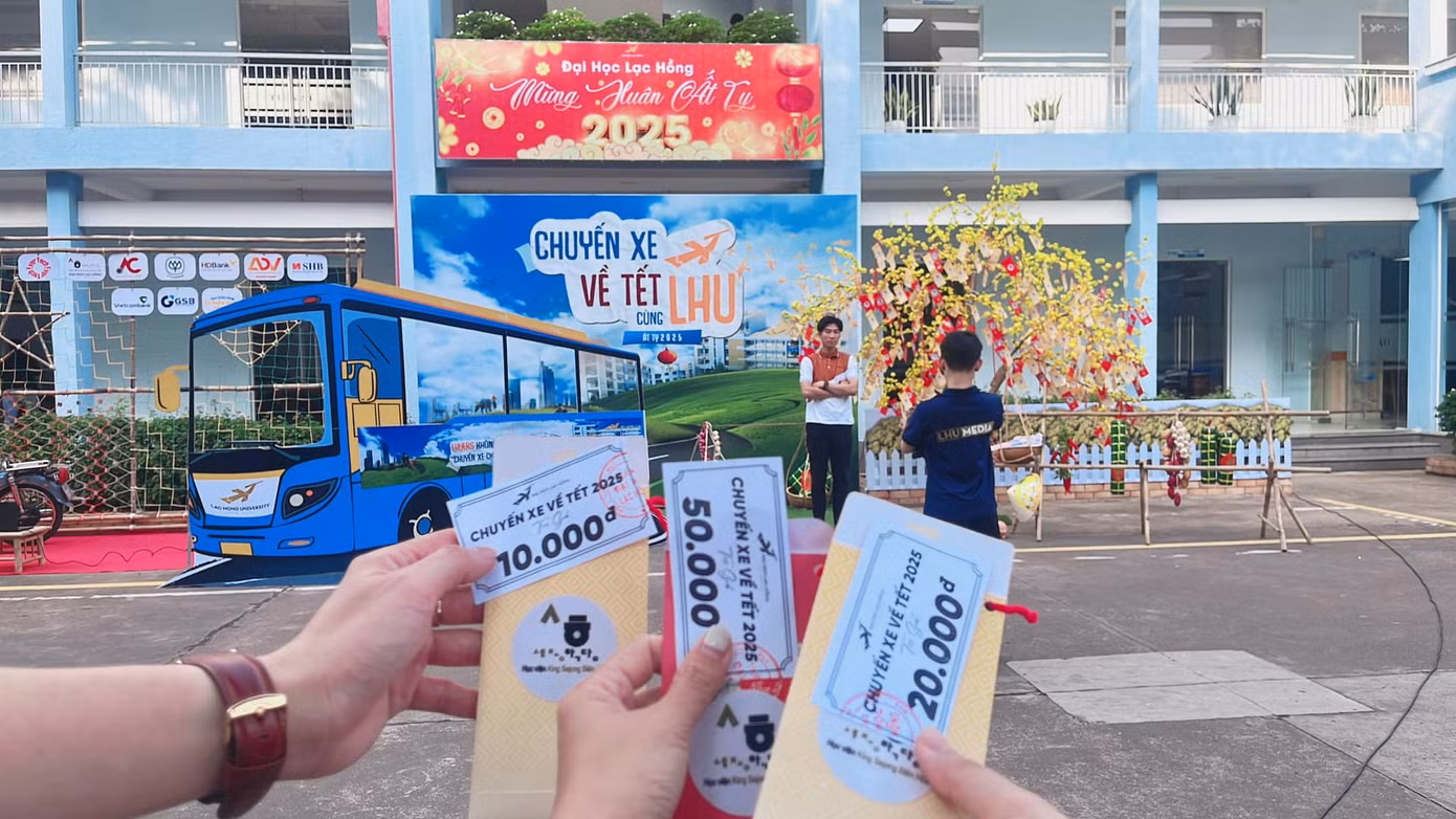 Các hoạt động gây quỹ đã được trường ĐH Lạc Hồng tổ chức nhằm tặng thêm quà Tết cho sinh viên về quê.