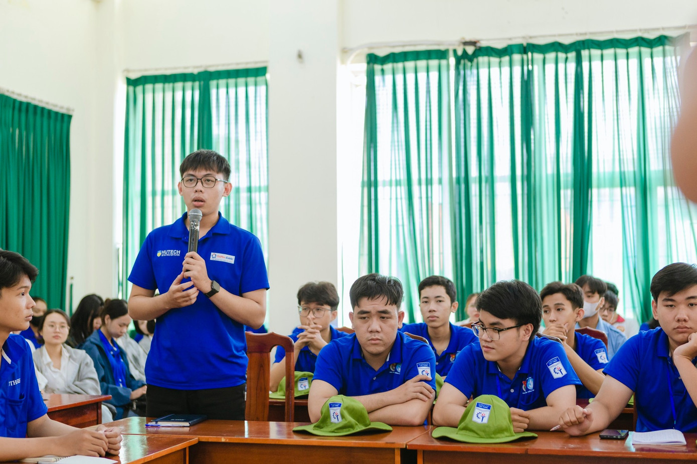 Sinh viên hiến kế xây dựng văn hóa giao thông. (Ảnh: TLTĐ) Sinh viên hiến kế xây dựng văn hóa giao thông. (Ảnh: TLTĐ)