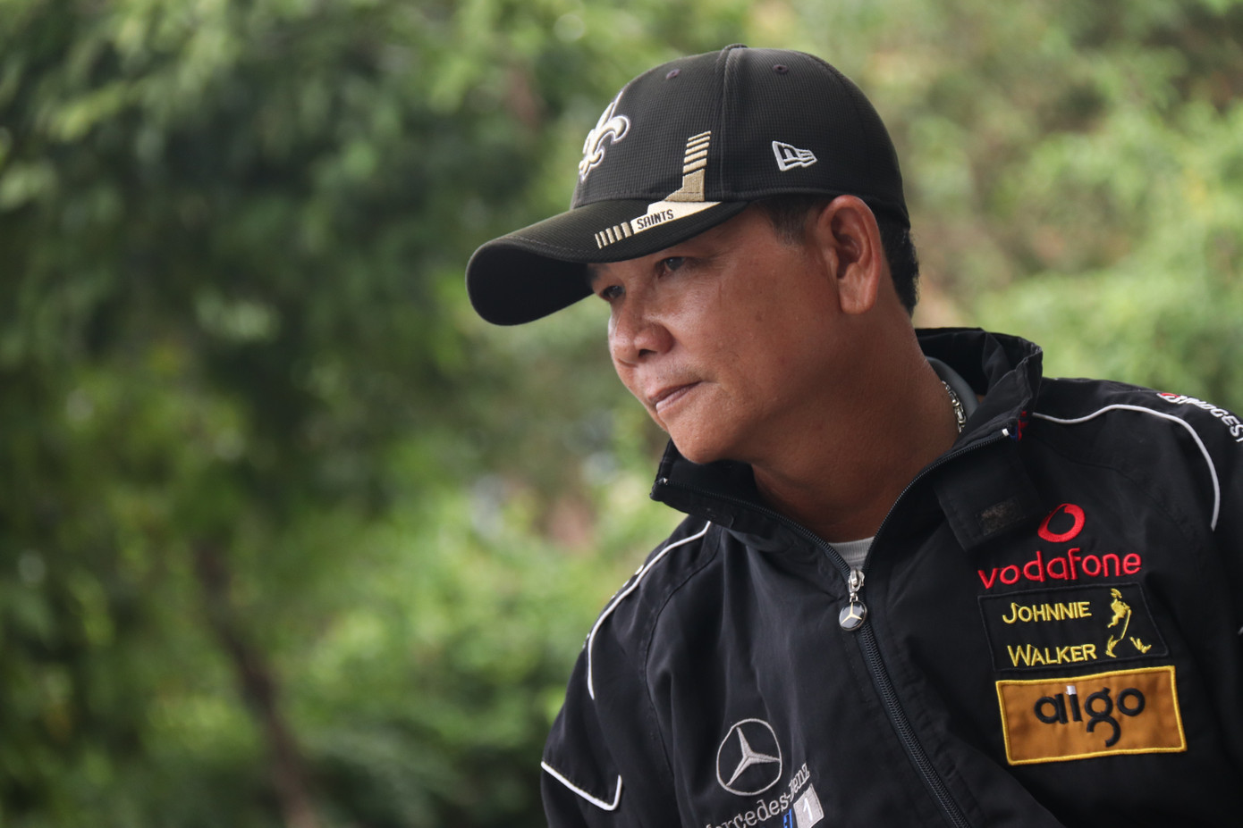 Gặp ai cần giúp đỡ ông đều sẽ giúp, ông chỉ cần cho đi, chứ không cần nhận lại. Với ông, chỉ cần làm điều tốt ắt sẽ sống bình an. Ông quan niệm, những người ông gặp được đều là do có duyên mới gặp.