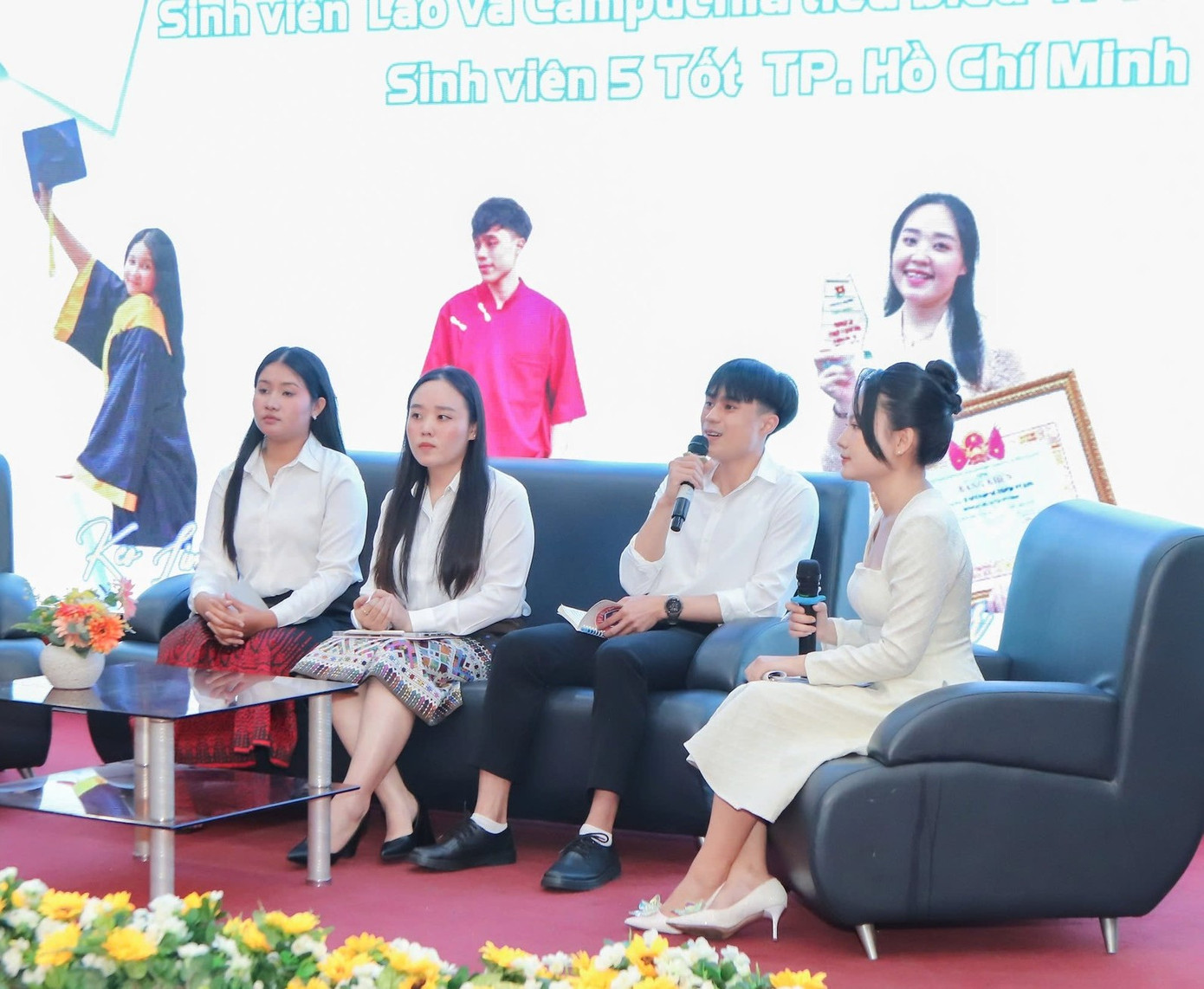 Các khách mời chia sẻ tại chương trình. Các khách mời chia sẻ tại chương trình.