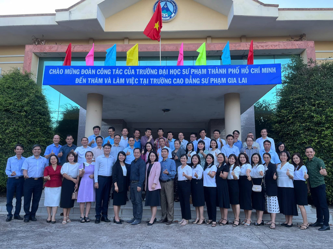 Đoàn công tác trường ĐH Sư phạm TP. HCM làm việc tại Gia Lai.