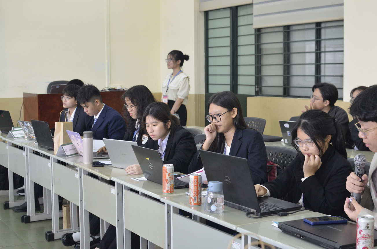 Các bạn trẻ tham gia Hội nghị Mô phỏng Liên Hợp Quốc 'USSH-IRMUN’ 24'. Các bạn trẻ tham gia Hội nghị Mô phỏng Liên Hợp Quốc 'USSH-IRMUN’ 24'.
