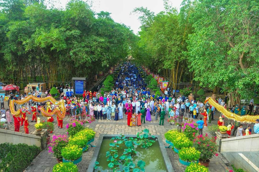 Rất đông đoàn viên, sinh viên cùng tham dự Hội trại truyền thống “Tự hào nòi giống Tiên Rồng” lần thứ XV, năm 2024. (Ảnh: TLTĐ)