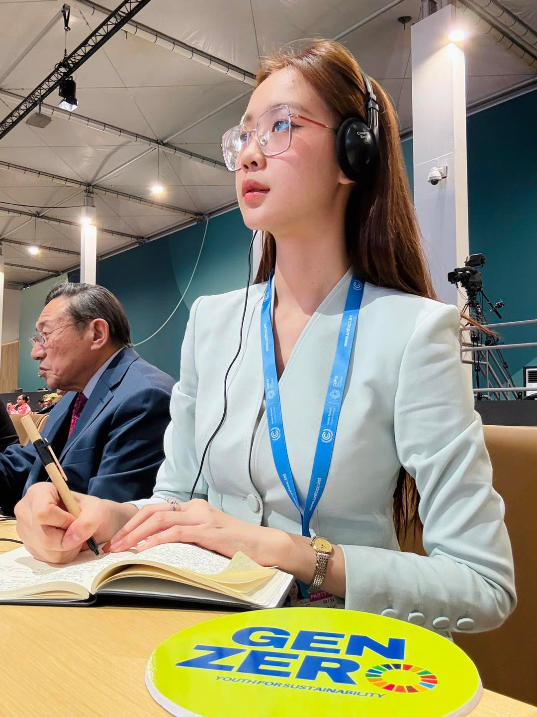 Founder của 'Gen Zero' tại Hội nghị Thượng đỉnh về biến đổi khí hậu của Liên Hợp Quốc lần thứ 29 - COP29. (Ảnh: NVCC) Founder của 'Gen Zero' tại Hội nghị Thượng đỉnh về biến đổi khí hậu của Liên Hợp Quốc lần thứ 29 - COP29. (Ảnh: NVCC)