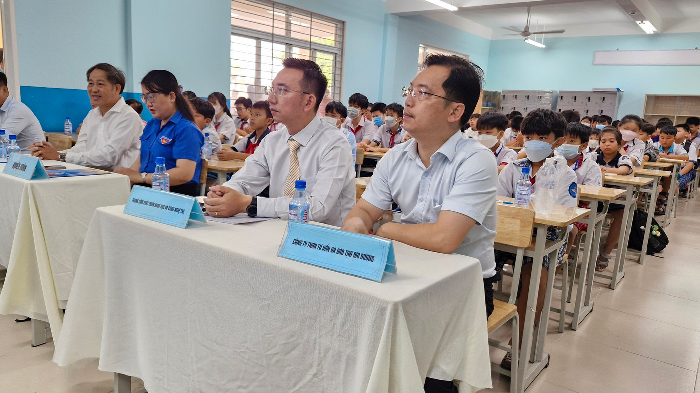 Hội thi “Học sinh, sinh viên giỏi nghề” lần thứ 15 thu hút nhiều thí sinh tham gia, với quy mô mở rộng. Hội thi “Học sinh, sinh viên giỏi nghề” lần thứ 15 thu hút nhiều thí sinh tham gia, với quy mô mở rộng.