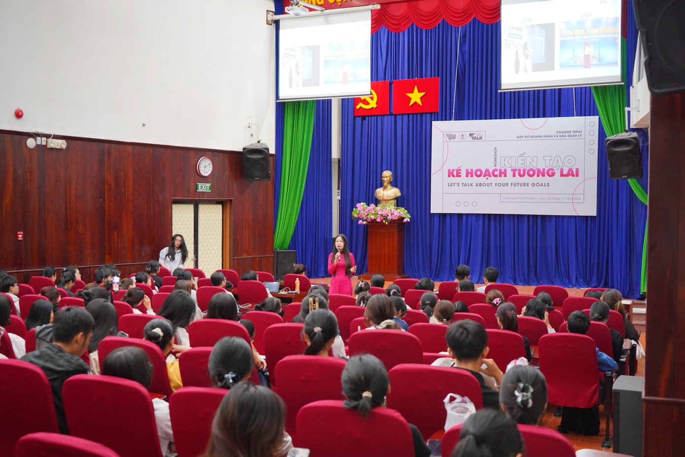 Rất đông sinh viên tham dự chương trình. (Ảnh: Phạm Trí) Rất đông sinh viên tham dự chương trình. (Ảnh: Phạm Trí)