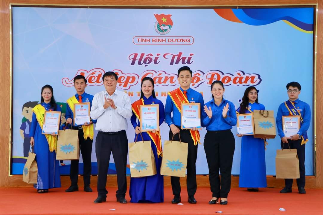 Giải Nhất thuộc về thí sinh đến từ Huyện Đoàn Bắc Tân Uyên: Thí sinh Hồ Thị Thanh Tuyền và Huyện Đoàn Bàu Bàng: Thí sinh Dương Quốc Thịnh. Giải Nhất thuộc về thí sinh đến từ Huyện Đoàn Bắc Tân Uyên: Thí sinh Hồ Thị Thanh Tuyền và Huyện Đoàn Bàu Bàng: Thí sinh Dương Quốc Thịnh.