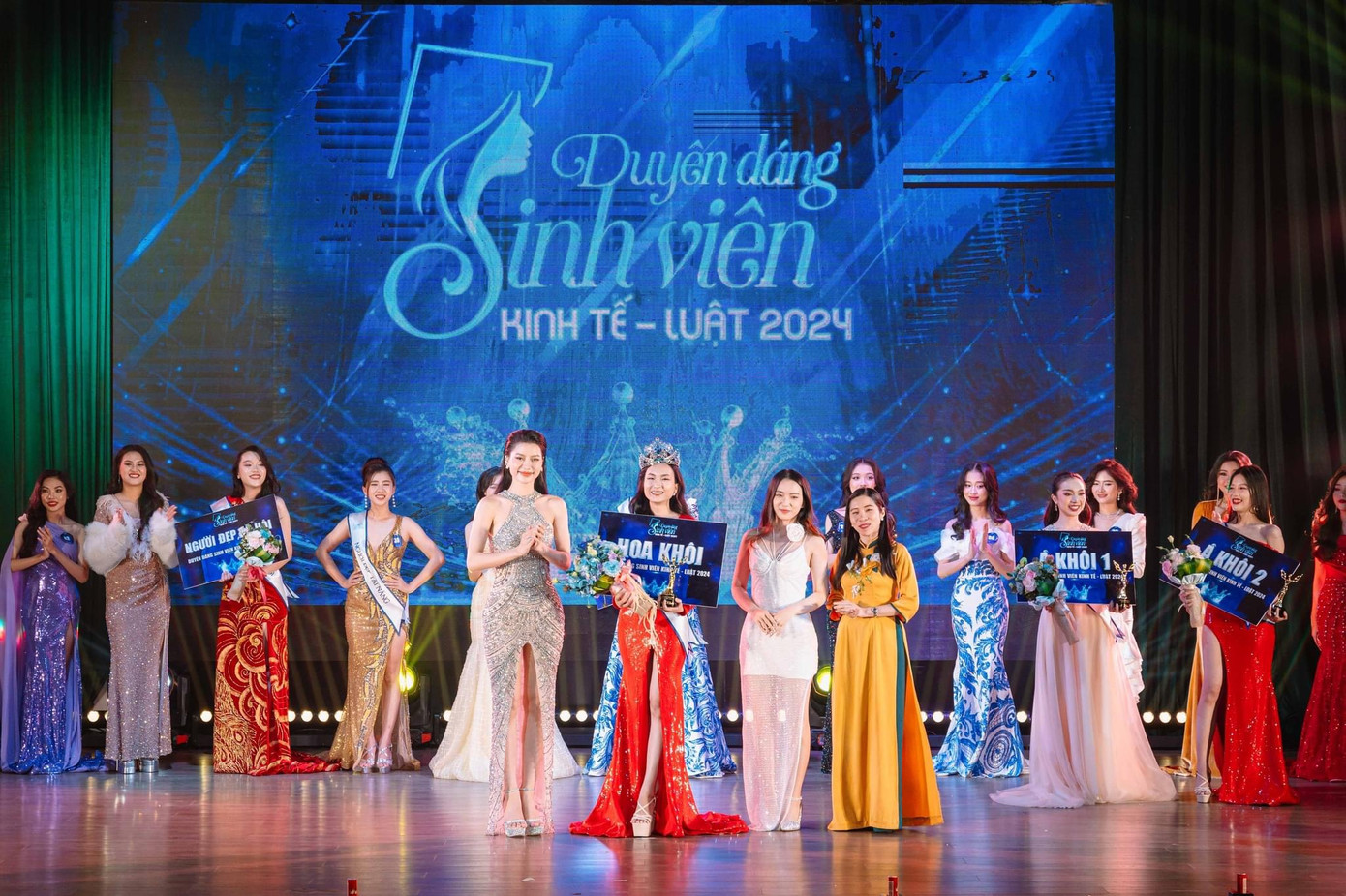 Mỹ Linh trở thành Hoa khôi 'Duyên dáng sinh viên Kinh tế - Luật' 2024. Mỹ Linh trở thành Hoa khôi 'Duyên dáng sinh viên Kinh tế - Luật' 2024.