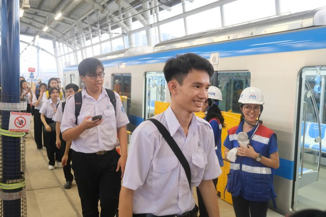 Hành lý mang lên tàu phải gọn nhẹ theo đúng quy định cho phép. Hành lý mang lên tàu phải gọn nhẹ theo đúng quy định cho phép.