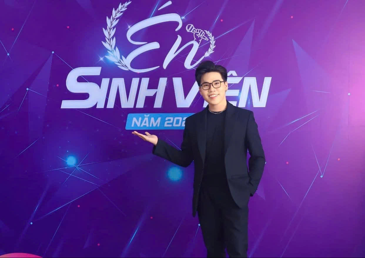 MC Khánh Tường làm giám khảo trong cuộc thi &apos;Én sinh viên năm 2024&apos;.